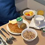 Merryl Hotel