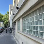 Merryl Hotel